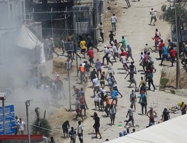 Ουρές χιλιομέτρων στην Αθηνών-Λαμίας: Αλλοδαποί έκλεισαν το δρόμο - Επιτέθηκαν εναντίον οδηγών! (βίντεο)